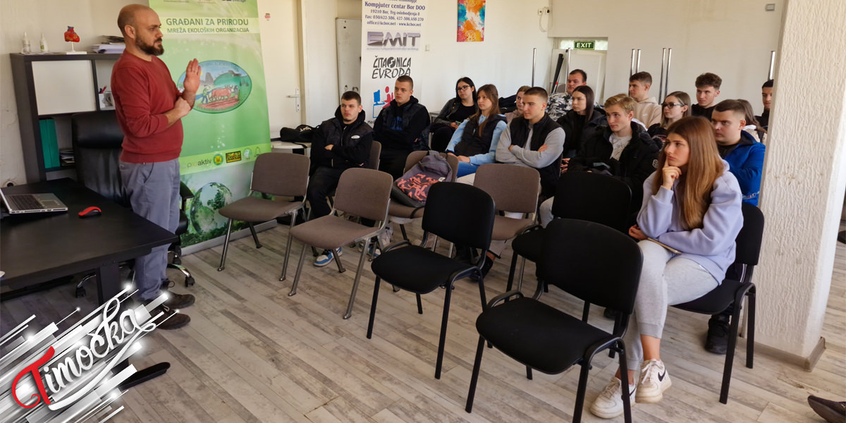 Завршна трибина пројекта „Крећи се одрживо – Бор на два точка” посвећена младим учесницима у саобраћају одржана у Бору Завршна трибина пројекта „Крећи се одрживо – Бор на два точка” посвећена младим учесницима у саобраћају одржана у Бору