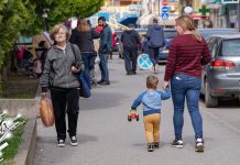 Хладно јутро, а током дана сунчани интервали Град Зајечар – Људи шетају