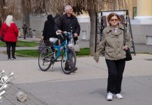 Почетак недеље уз мраз и сунчане периоде широм Србије Град Зајечар – Људи шетају
