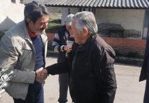Повереник ГрО СНС-а Бор и заменик градоначелника Миливоје Јаношевић обишао мештане у Шарбановцу Повереник ГО СНС Бор и заменик градоначелника Миливоје Јаношевић обишао мештане у Шарбановцу