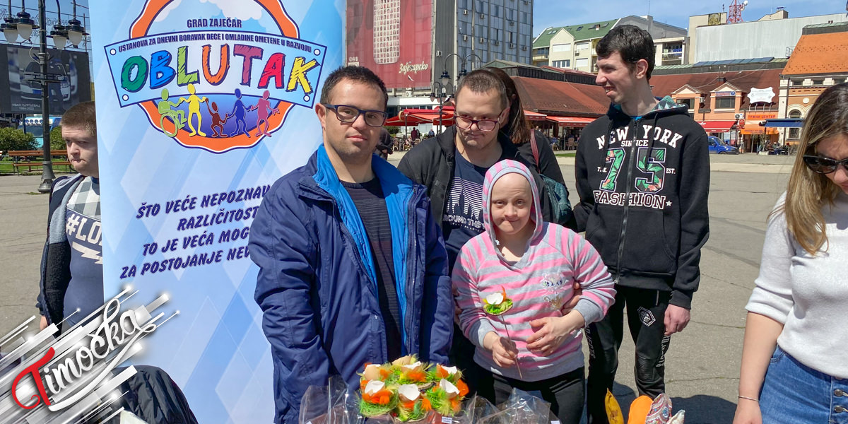 Корисници Установе &bdquo;Облутак&rdquo; у Зајечару приредили хуманитарну продају осликаних јаја и радова израђених у креативној радионици