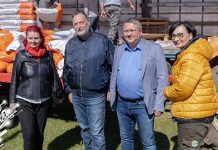 Помоћник министра пољопривреде Александар Богићевић и градоначелник Зајечара Бошко Ничић обишли пункт за преузимање меркантилног кукуруза у Лубници (ВИДЕО) Помоћник министра пољопривреде Александар Богићевић и градоначелник Зајечара Бошко Ничић обишли пункт за преузимање меркантилног кукуруза у Лубници