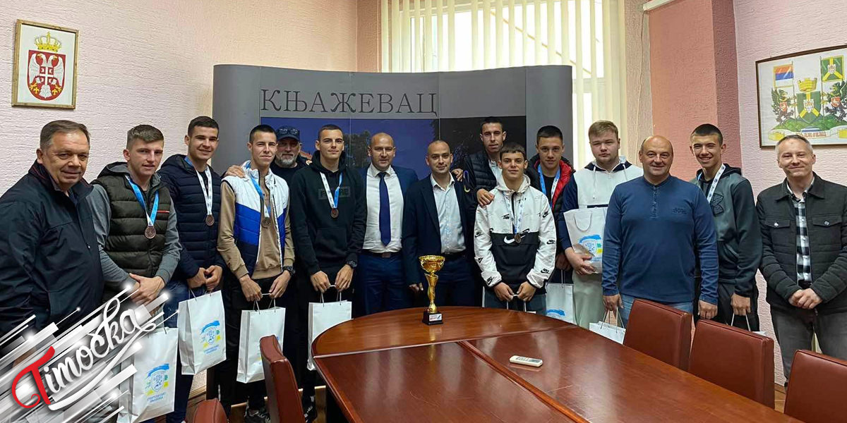 Футсалери књажевачке Техничке школе награђени од локалне самоуправе Футсалери књажевачке Техничке школе награђени од локалне самоуправе