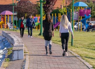 Сунчани интервали и слаб ветар, највиша дневна температура 23 степена Град Зајечар – Људи шетају