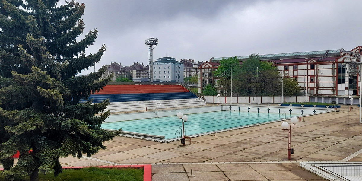 Pocele pripreme za predstojecu letnju sezonu.na bazenima u Boru