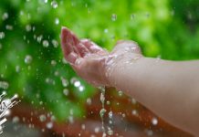 Променљиво облачно, свежије и нестабилно, местимично са кишом Рука, капљице кише