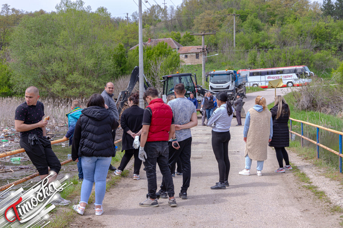 Удружење „Друштво Рома” у Зајечару уз помоћ волонтера и сарадника спровело акцију „Спасимо ваздух”