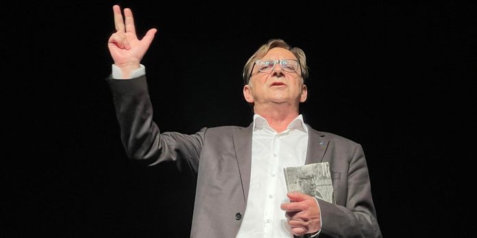 Tihomir Stanic odusevio zajecarsku publiku izvodjenjem monodrame Ivo Andric Na Drini cuprija Cover