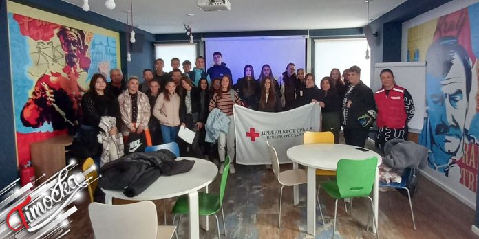 Црвени крст Зајечар одржао предавање на тему „Трговина људима” за ученике средњих школа
