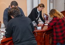 У Градској управи Зајечар потписано 37 уговора са зајечарским пољопривредницима за субвенције Потписивање уговора за доделу подстицаја за развој сточарства и пчеларства у 2023. години у Зајечару