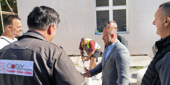 U toku zavrsni radovi na rekonstrukciji spoljnog dela tri skole u Boru