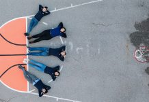 „JYSK за мој зелени град“ – Обновљен кошаркашки терен и школско двориште у Зајечару: Деца у Економско-трговинској школи заиграће на новом кошаркашком терену