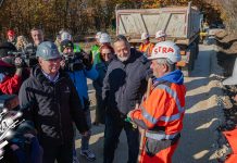 Министар Весић обишао радове на реконструкцији државног пута „Брусничка петља“–Брусник (ФОТО + ВИДЕО) Министар Весић обишао радове на реконструкцији државног пута "Брусничка петља"–Брусник