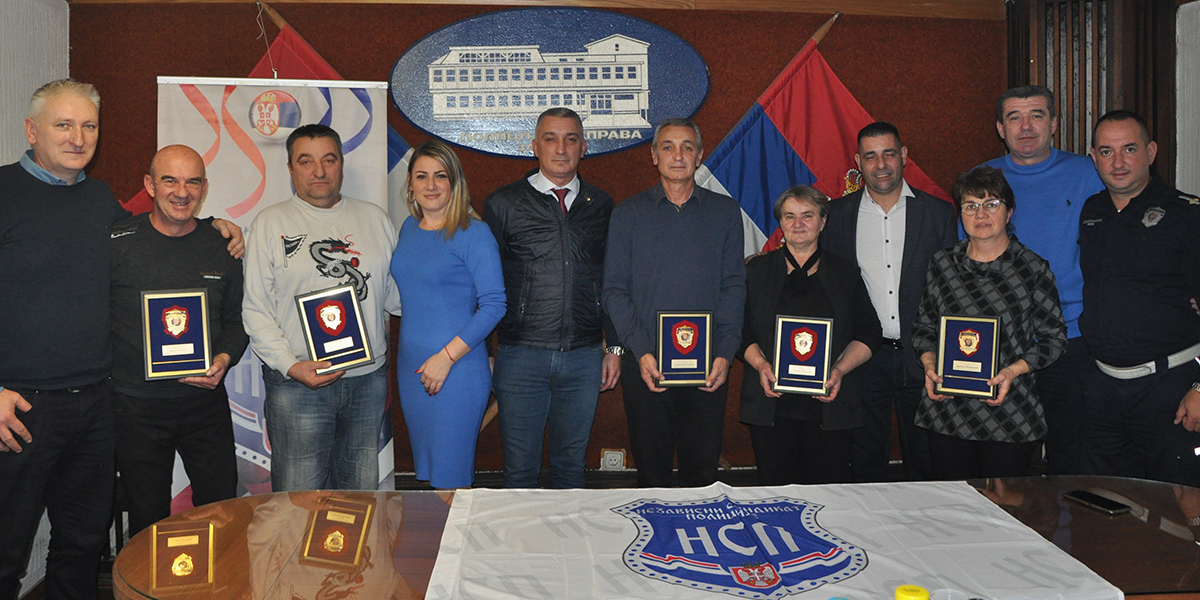 Predstavnici Nezavisnog sindikata policije KC Zajecar svecano ispratili svoje kolege u penziju