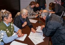 У Књажевцу додељене субвенције за пчеларе и воћаре У Књажевцу додељене субвенције за пчеларе и воћаре