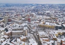 Преподне местимично са слабим снегом и кишом, од сутра променљиво време, са више сунца Град Зајечар – Снег (Снимак дроном)