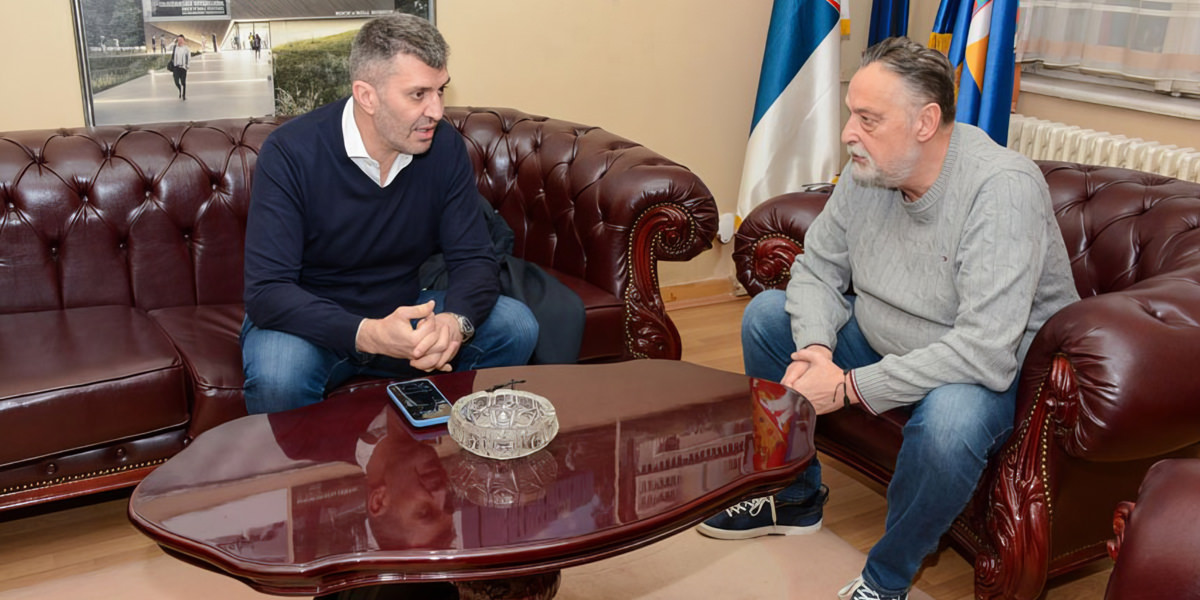 Након Колегијума директора ЈП „Пошта Србије”, састанак Зорана Ђорђевића и градоначелника Зајечара Бошка Ничића Након Колегијума директора ЈП „Пошта Србије”, састанак Зорана Ђорђевића и градоначелника Зајечара Бошка Ничића