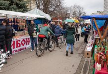 „Осмомартовски базар” у Зајечару окупио близу 150 излагача и много посетиоца (ФОТО + ВИДЕО) „Осмомартовски базар” у Зајечару окупио близу 150 излагача и много посетиоца