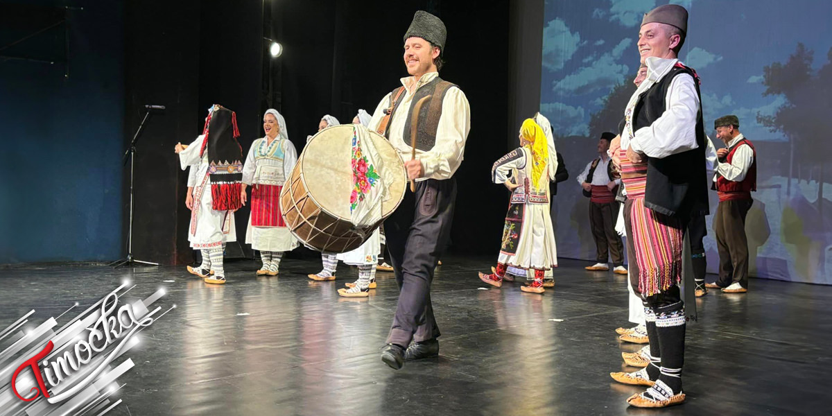 Фолклорни ансамбл народних игара и песама Косова и Метохије „Венац” наступио у зајечарском позоришту Фолклорни ансамбл народних игара и песама Косова и Метохије „Венац” наступио у зајечарском позоришту