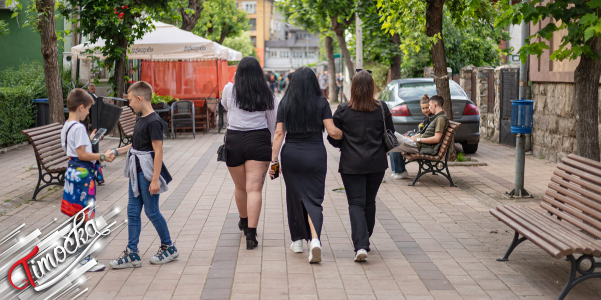 Град Зајечар – Девојке шетају Град Зајечар – Девојке шетају