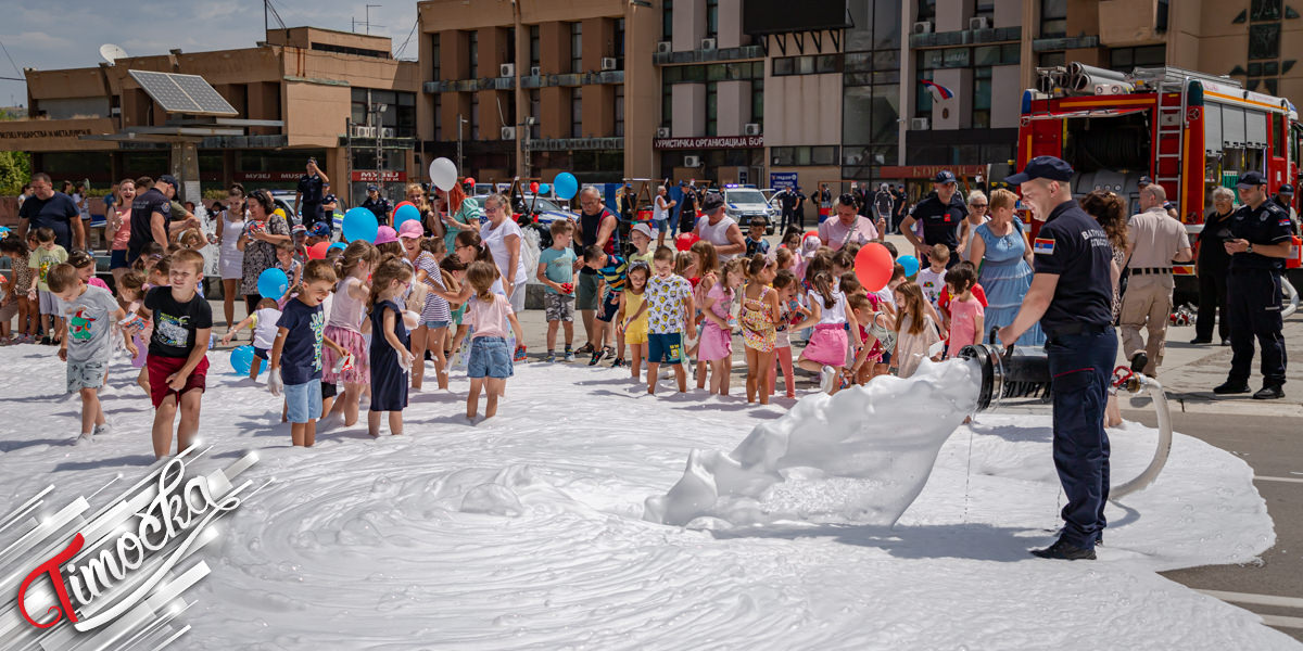 У Бору презентована полицијска и ватрогасна возила и опрема поводом Дана Министарства унутрашњих послова