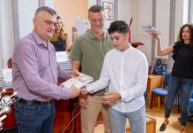 Најуспешнијим ученицима у Зајечару уручено 297 Вукових диплома и књига (ФОТО) Најуспешнијим ученицима у Зајечару уручено 297 Вукових диплома и књига