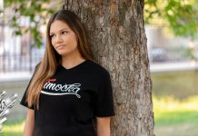 Претежно сунчано време, слаб ветар променљивог смера Девојка у мајици „Тимочка”