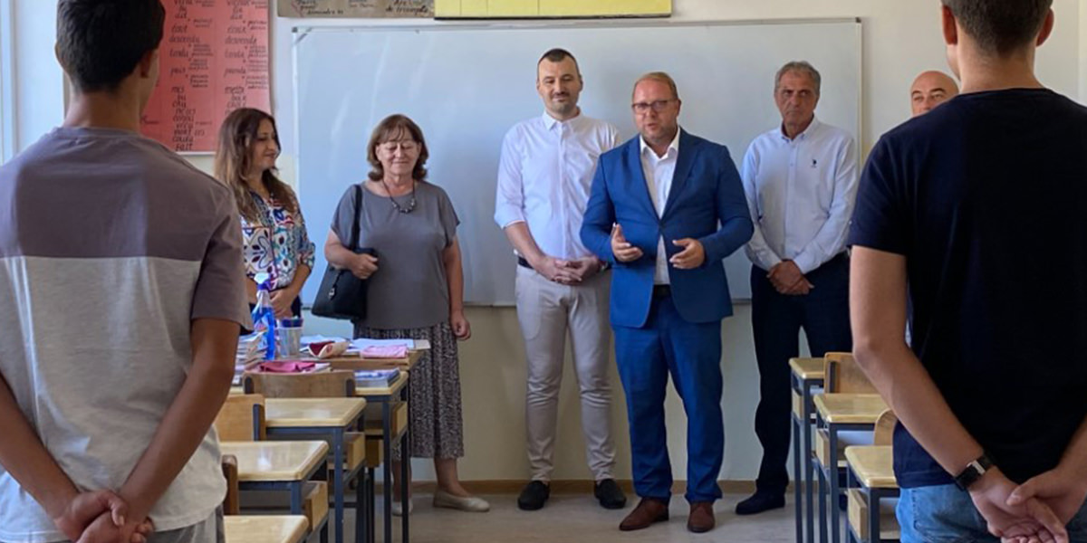 Gradonacelnik Bora Aleksandar Milikic posetio Gimnaziju Bora Stankovic