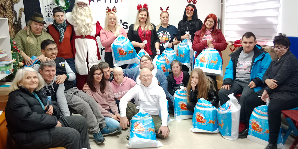 Edukativni paketici za clanove Udruzenja L Down i Deciji centar iz Zajecara