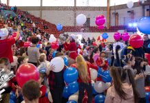 Манифестација „Деда Мраз је из Бора” окупила преко две хиљаде малишана (ФОТО + ВИДЕО) Манифестација „Деда Мраз је из Бора” окупила преко две хиљаде малишана