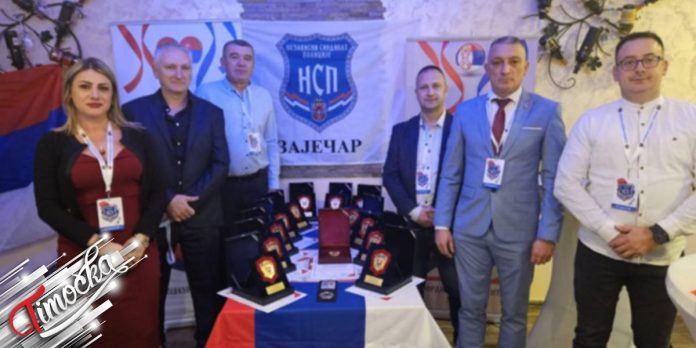 Predstavnici Nezavisnog sindikata policije KC Zajecar svecano ispratili svoje kolege u penziju Cover