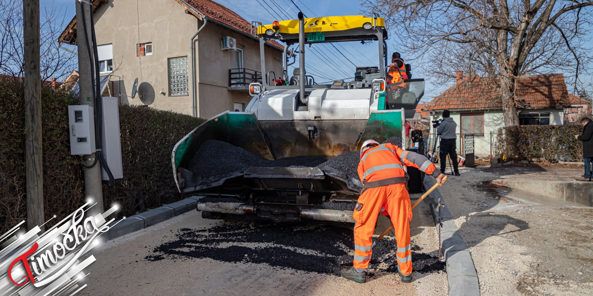 Приводе се крају радови на асфалтирању улице Василија Ђуровића Жарког у Зајечару Приводе се крају радови на асфалтирању улице Василија Ђуровића Жарког у Зајечару