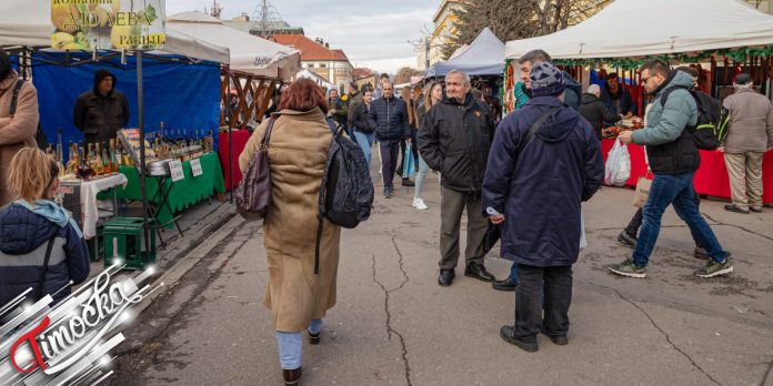Традиционални „Новогодишњи базар” у Зајечару: Укус празника и топлина домаће традиције Традиционални „Новогодишњи базар” у Зајечару: Укус празника и топлина домаће традиције