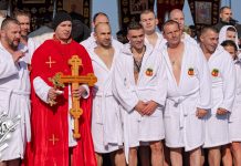 Победник 12. Богојављенског пливања за Часни крст у Зајечару Владимир Боновић (ФОТО + ВИДЕО) Победник 12. Богојављенског пливања за Часни крст у Зајечару Владимир Боновић