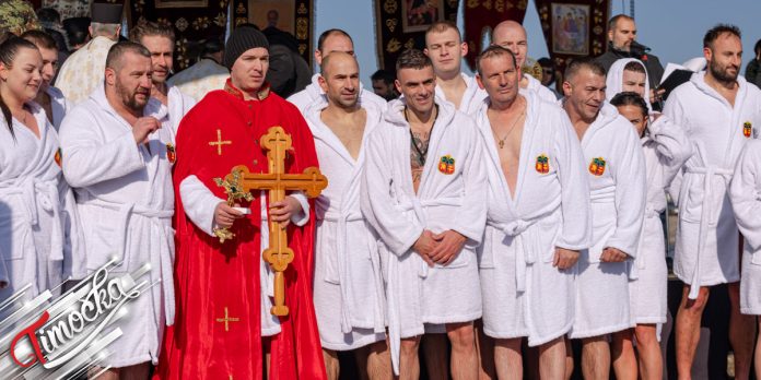 Победник 12. Богојављенског пливања за Часни крст у Зајечару Владимир Боновић Победник 12. Богојављенског пливања за Часни крст у Зајечару Владимир Боновић