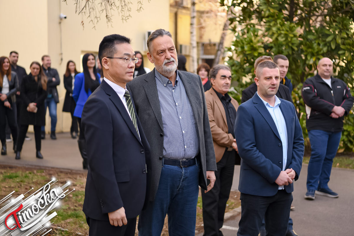 Амбасада Јапана донирала комбиновану радну машину ЈКСП „Зајечар”