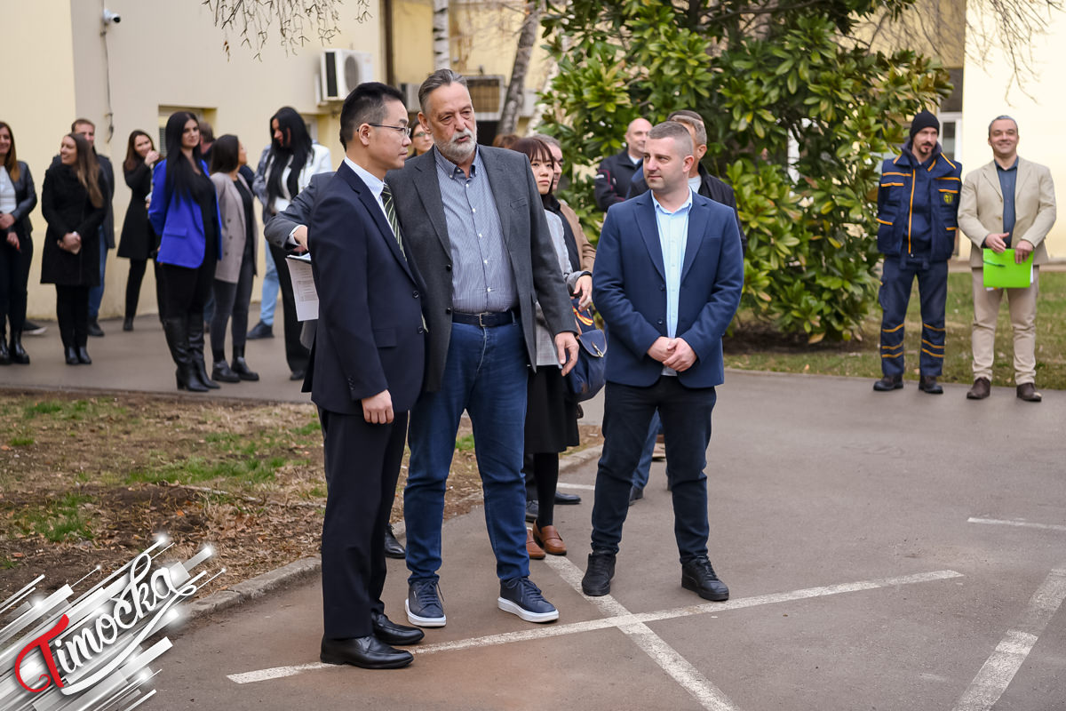 Амбасада Јапана донирала комбиновану радну машину ЈКСП „Зајечар”