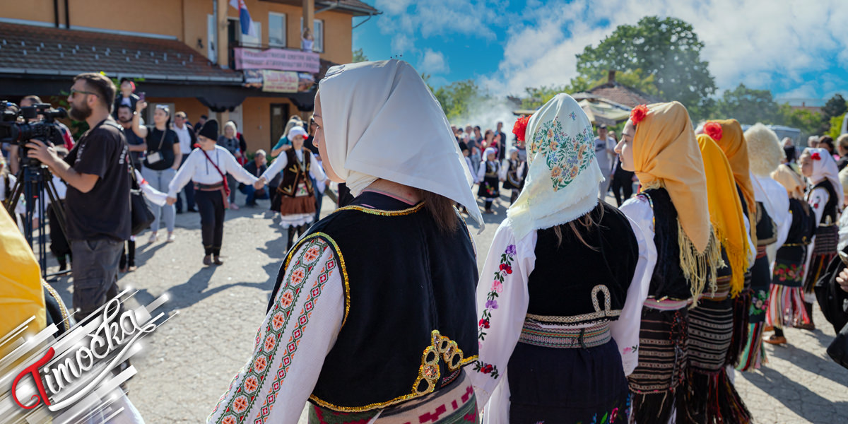 Међународна смотра дечијег народног стваралаштва &bdquo;ДЕНС&rdquo; у Градскову