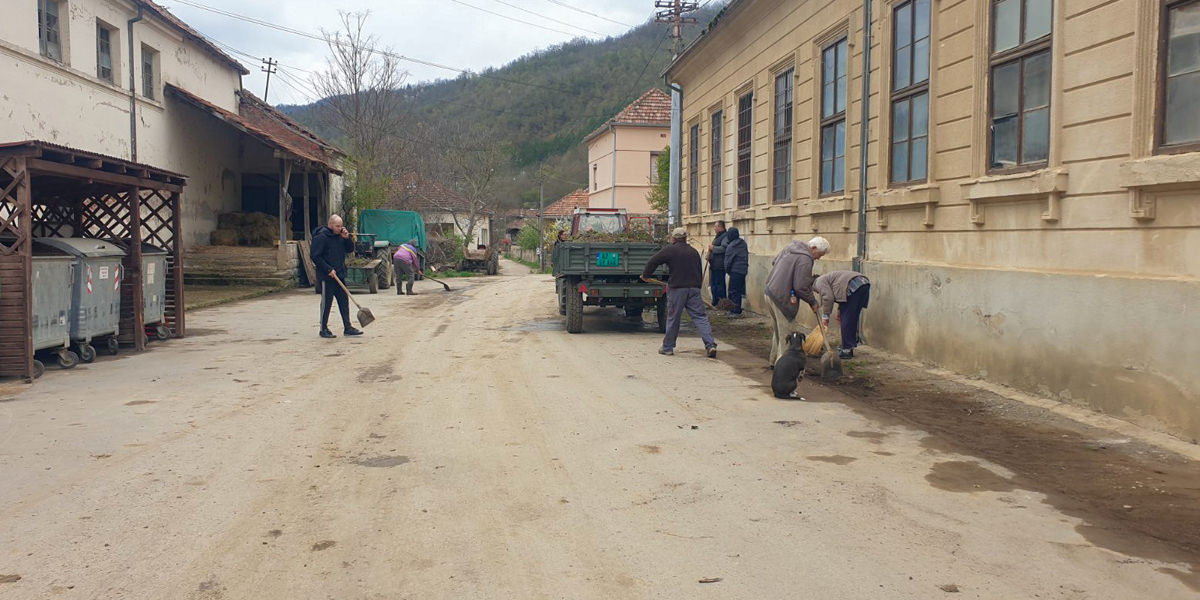 Мештани Доње Каменице удруженим снагама очистили своје село