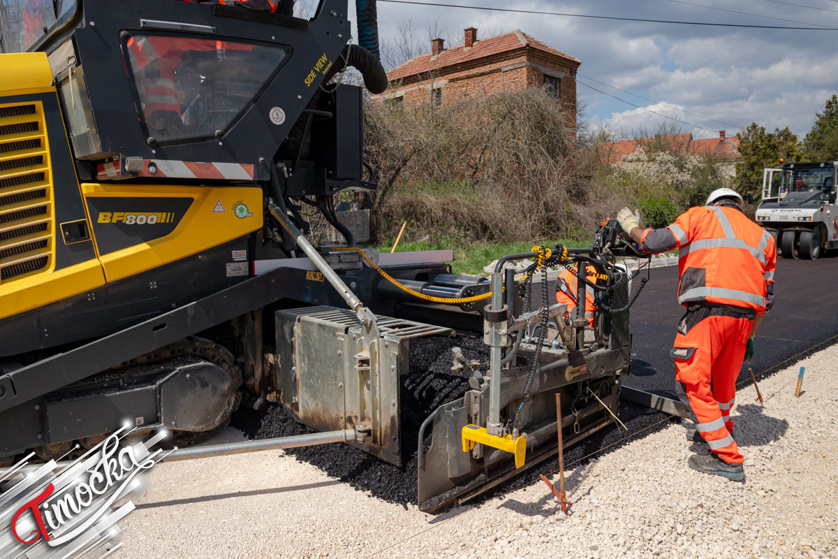 Настављено асфалтирање у Вражогрнцу – Градоначелник Зајечара обишао радове