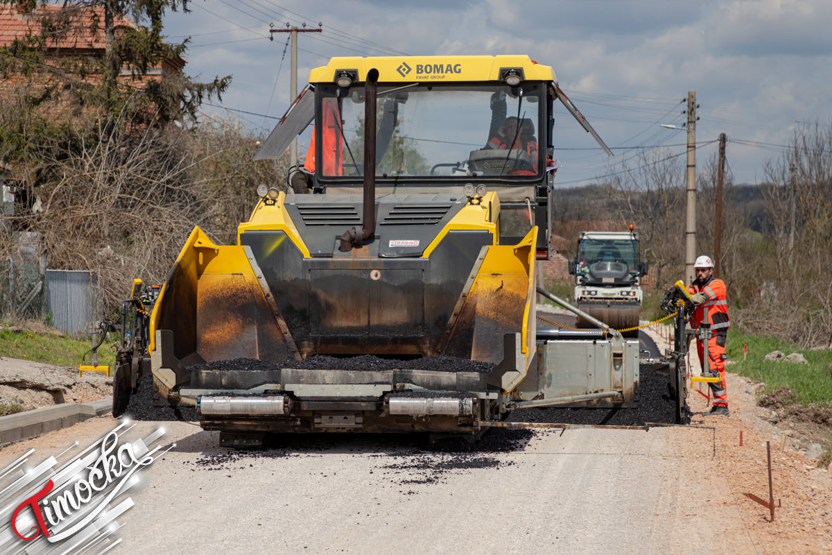 Настављено асфалтирање у Вражогрнцу – Градоначелник Зајечара обишао радове