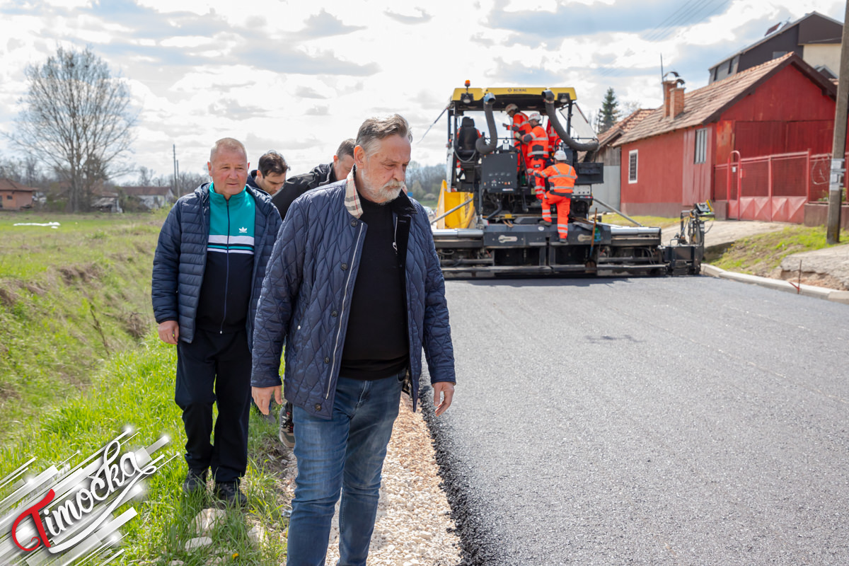 Настављено асфалтирање у Вражогрнцу – Градоначелник Зајечара обишао радове