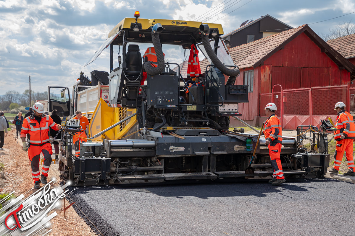 Настављено асфалтирање у Вражогрнцу – Градоначелник Зајечара обишао радове