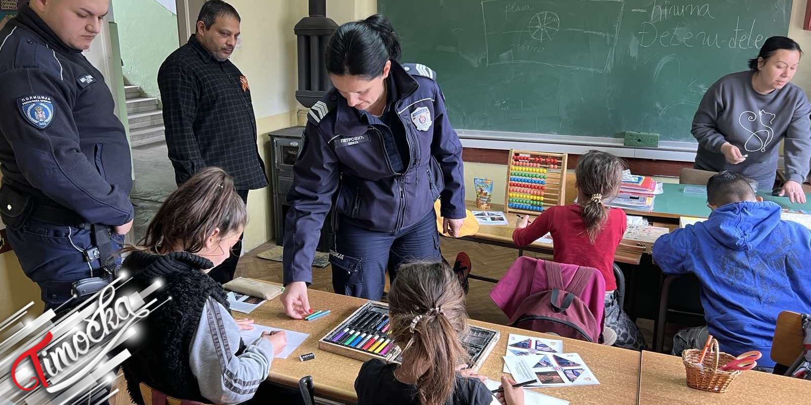 Полиција у Књажевцу обележила Међународни дан Рома са ученицима у Подвису Полиција у Књажевцу обележила Међународни дан Рома са ученицима у Подвису