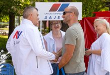 Представници СНС-а разговарали са грађанима у Зајечару Представници СНС-а разговарали са грађанима у Зајечару