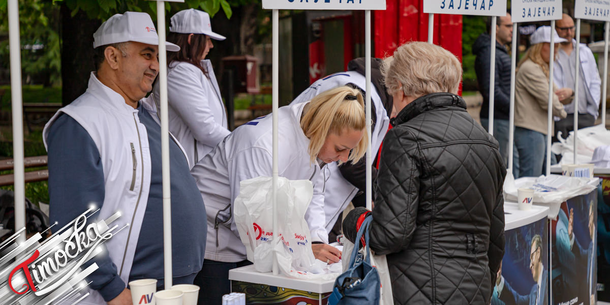 Српска напредна странка у Зајечару наставља разговоре са грађанима Српска напредна странка у Зајечару наставља разговоре са грађанима