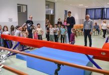 Државни секретар у Министарству спорта Марко Кешељ уручио зајечарским основцима спортске справе и реквизите Државни секретар у Министарству спорта Марко Кешељ уручио зајечарским основцима спортске справе и реквизите