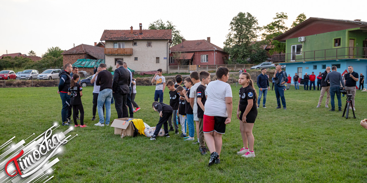 ФСС уручио опрему млађим категоријама у Звездану ФСС уручио опрему млађим категоријама у Звездану