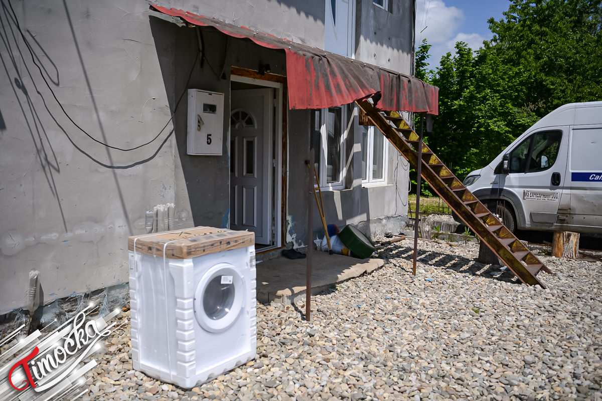 Кисић и Виденовић у посети петочланој породици Сандуловић у Зајечару