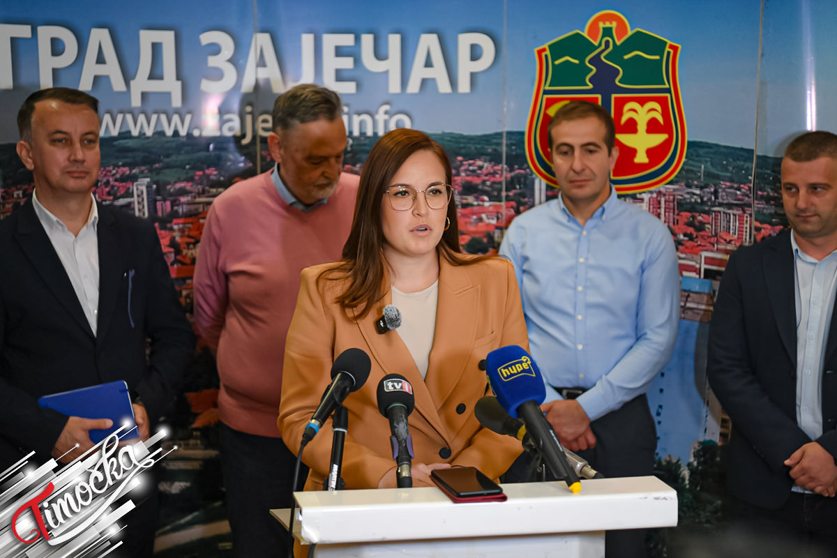 Министарка Сара Павков и градоначелник Зајечара Бошко Ничић потписали уговор о уклањању дивљих депонија